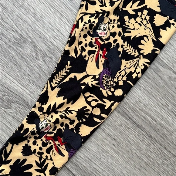 LuLaRoe Black and Cream Cruella De Vil Pattern Leggings - Picture 4 of 7